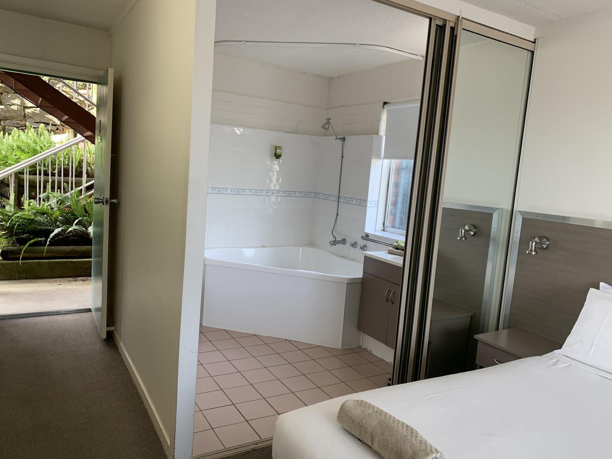 Adina Place Motel Apartments Launceston Exterior photo