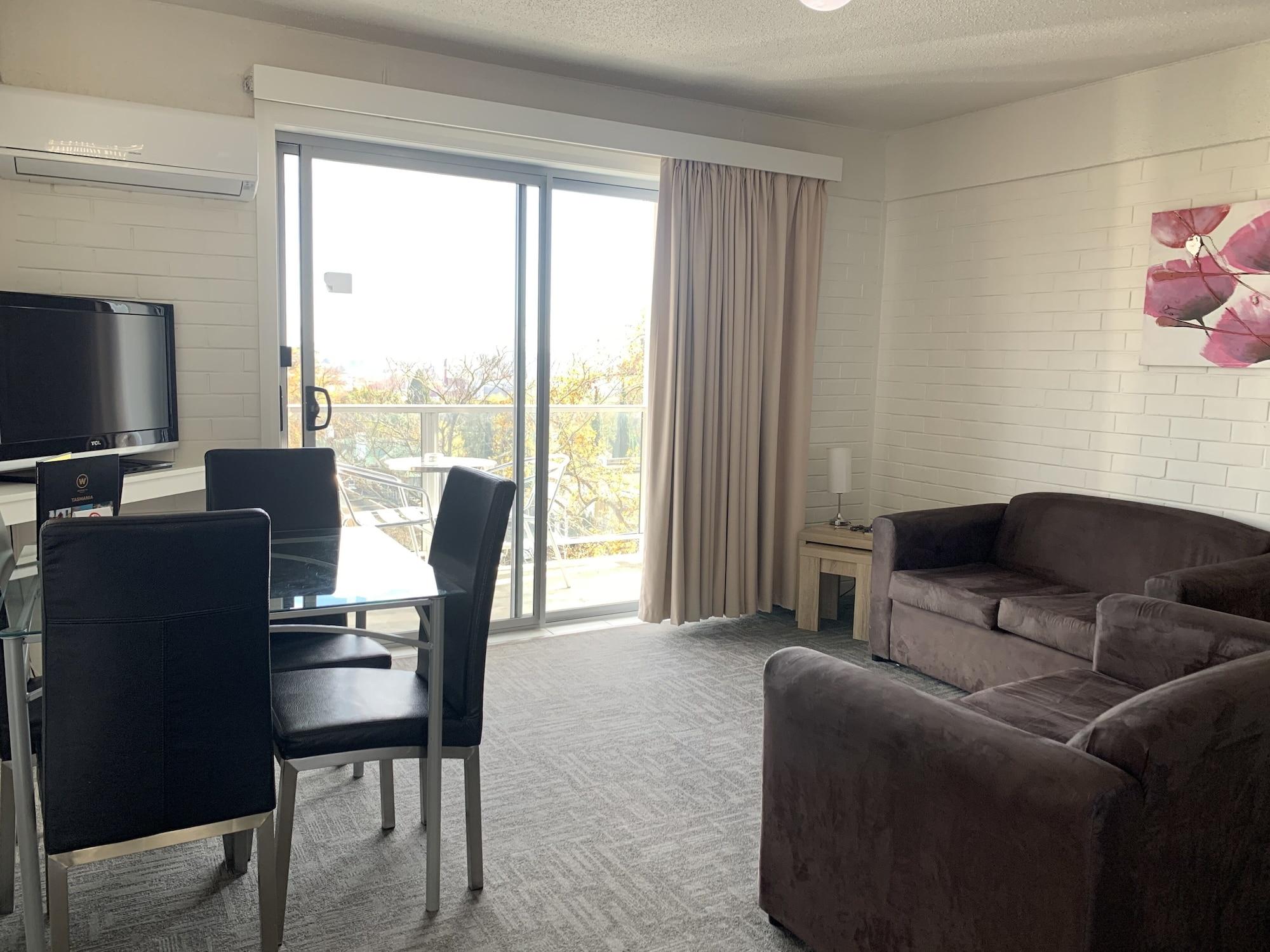 Adina Place Motel Apartments Launceston Exterior photo