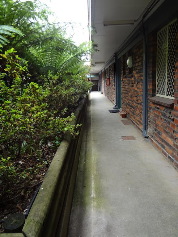 Adina Place Motel Apartments Launceston Exterior photo