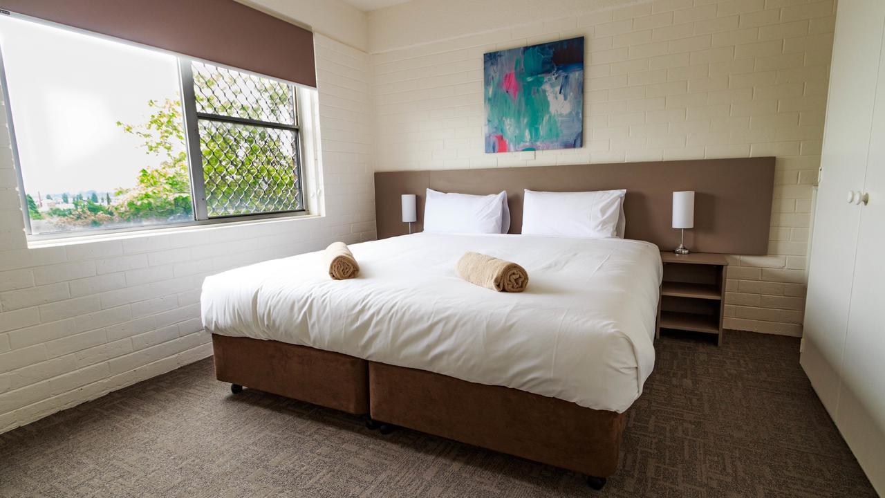 Adina Place Motel Apartments Launceston Exterior photo