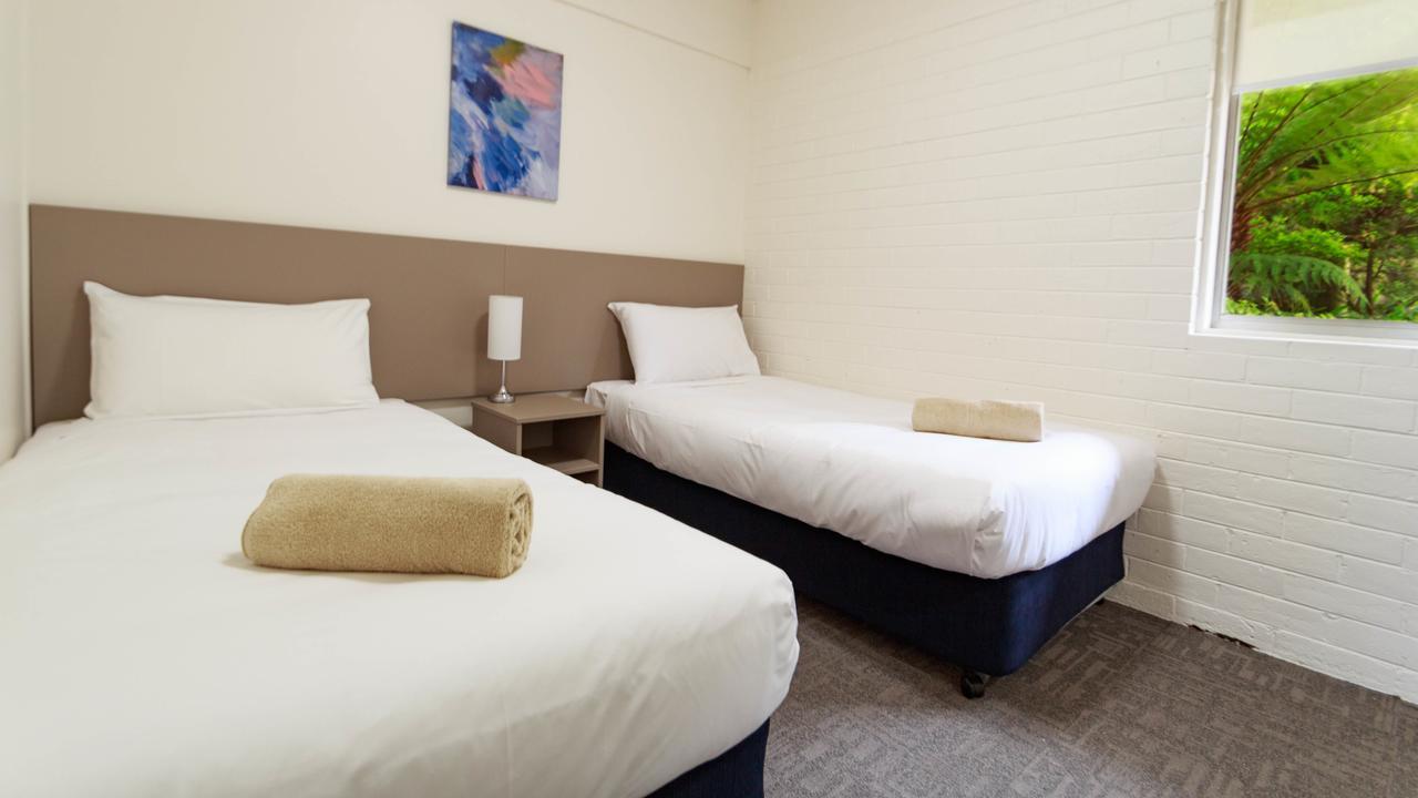 Adina Place Motel Apartments Launceston Exterior photo