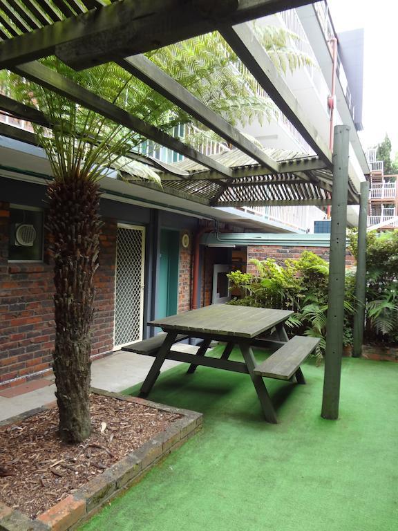Adina Place Motel Apartments Launceston Exterior photo