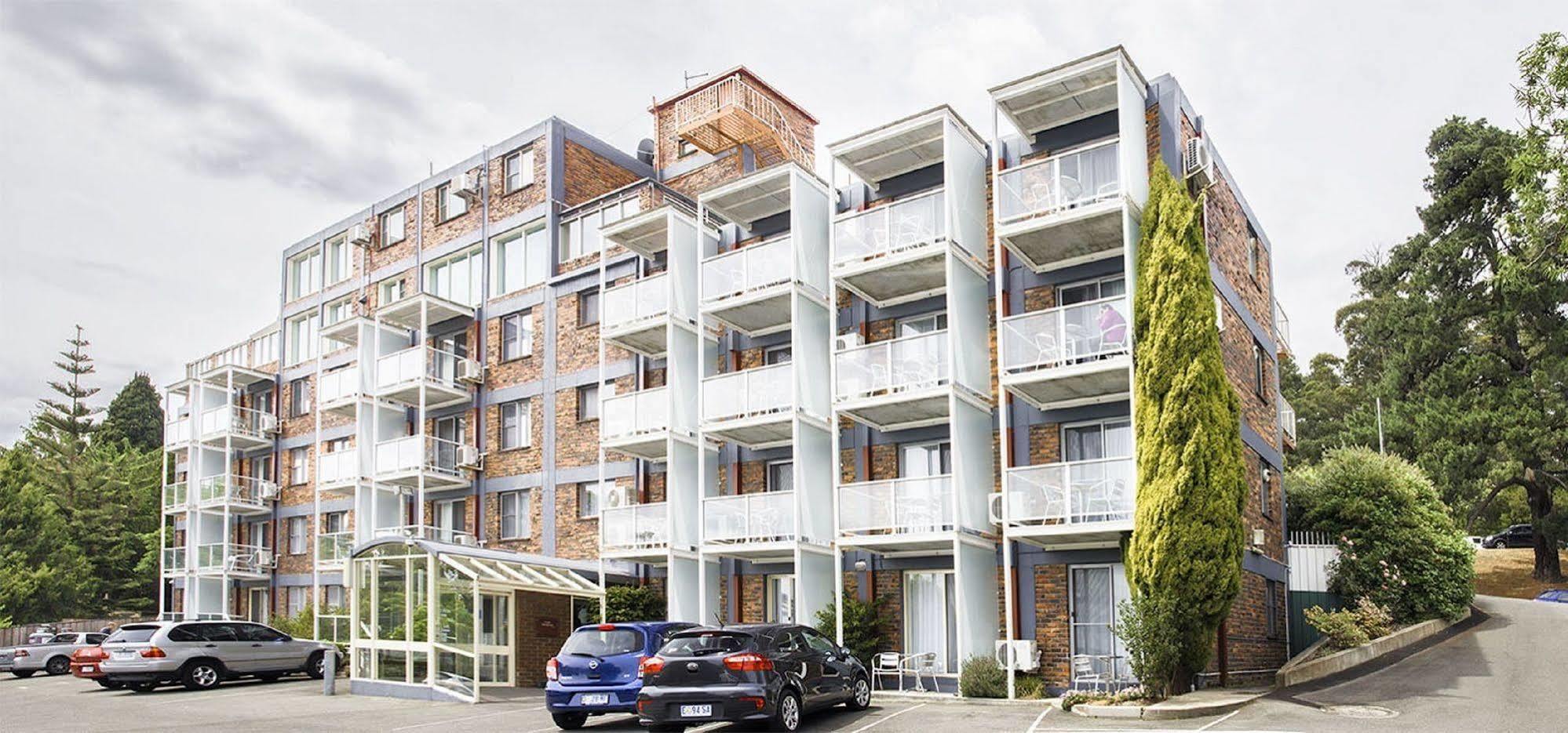 Adina Place Motel Apartments Launceston Exterior photo